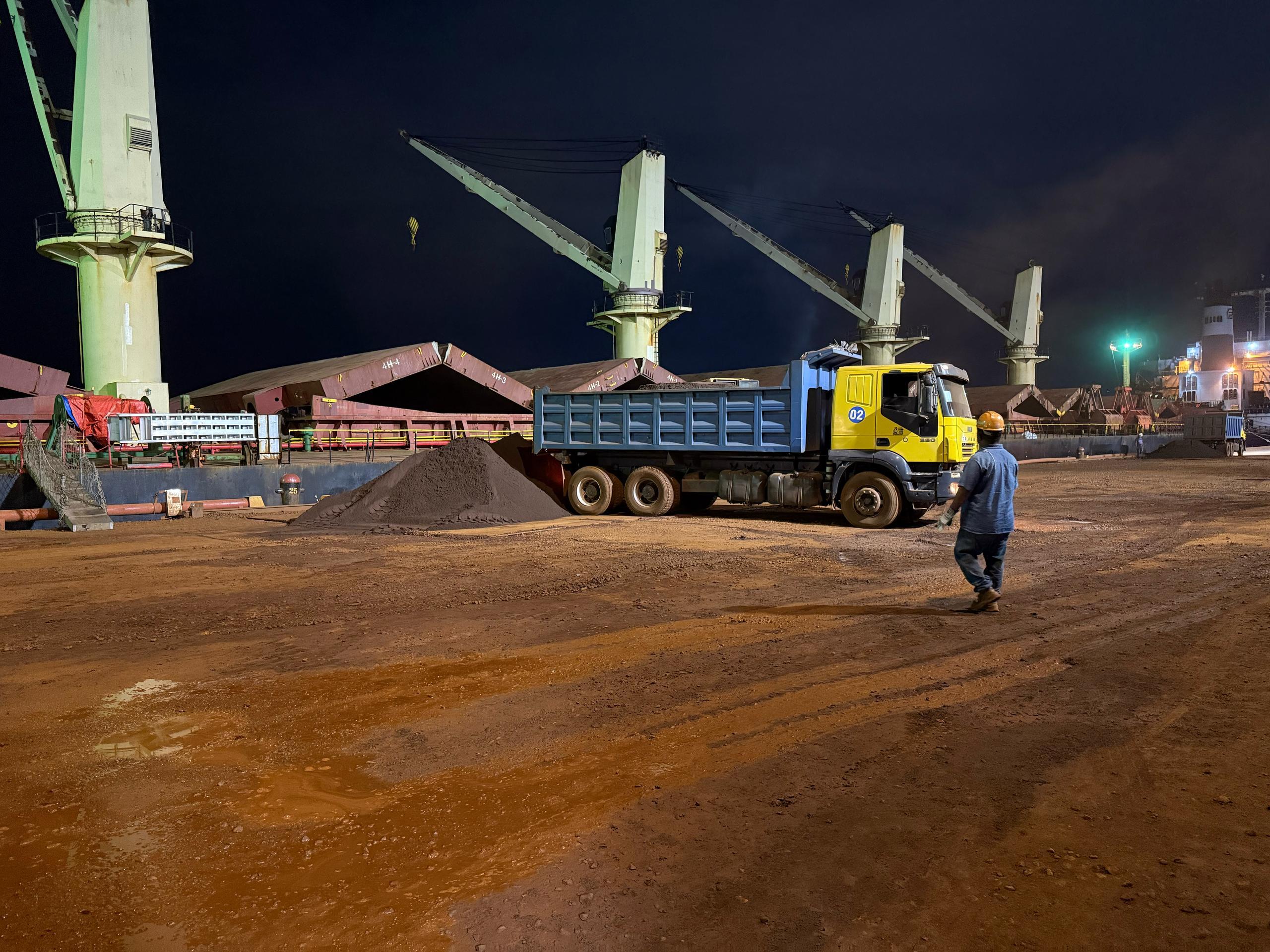 Equipo de Maquinaria Pesada disponible en R&A